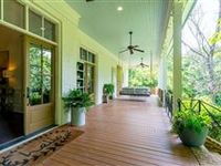LOUISIANA STYLE IN FABULOUS OAK HILL