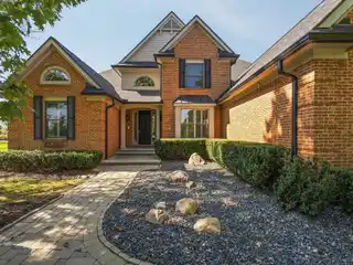 Extraordinary Executive Estate