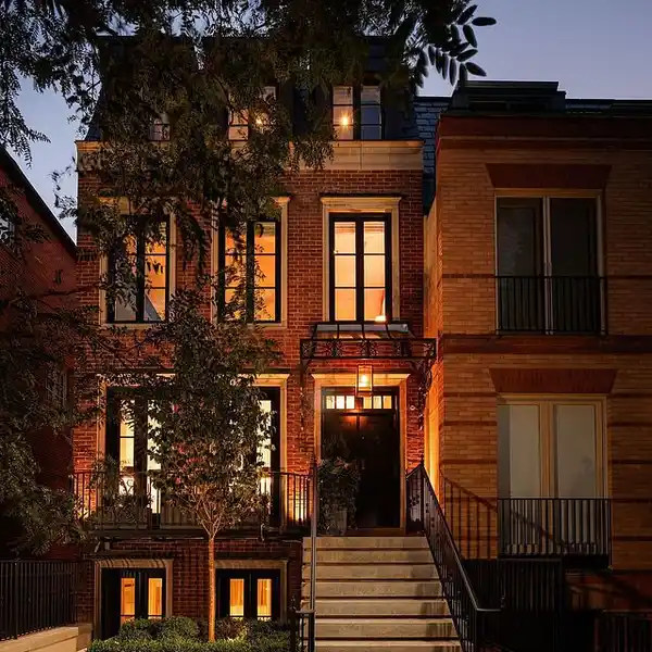 A RARE BLEND OF LUXURY AND SOPHISTICATION
