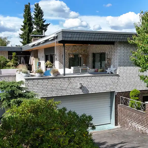 SPACIOUS BUNGALOW WITH 2 RESIDENTIAL UNITS AND CONVERTED BASEMENT