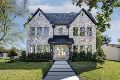 Custom Build with Designer Elegance