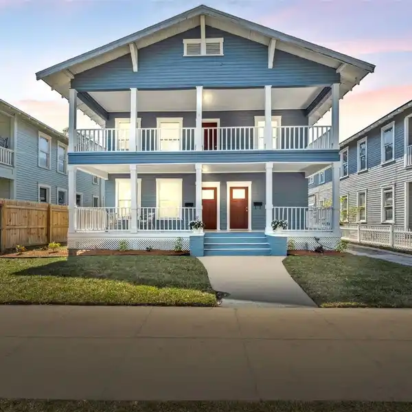 VERSATILE DUPLEX IN THE HEART OF HYDE PARK