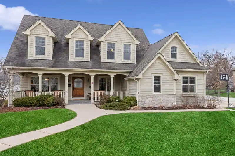 The Best of In-town Clarendon Hills