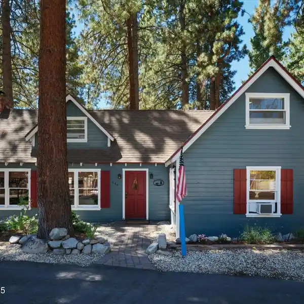 CLASSIC MARLA BAY RETREAT COMBINES HISTORIC CHARM WITH MODERN COMFORT