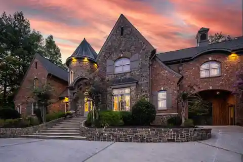 Prestigious River Oaks Estate