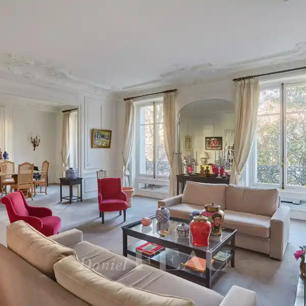 IDEAL FIRST FLOOR FAMILY APARTMENT