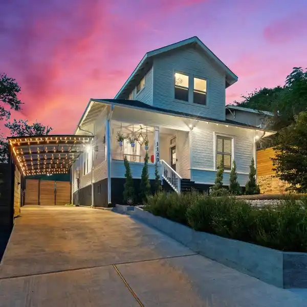 CHARMER IN THE HEART OF CLARKSVILLE