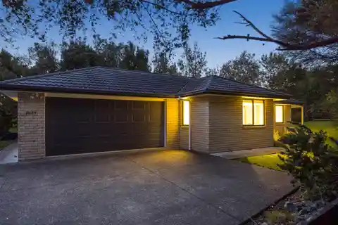 Beautiful Brick and Tile Home with Peaceful Rural Surroundings