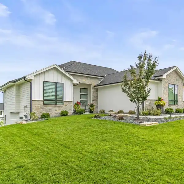 NEWER HOME FULL OF UPGRADES