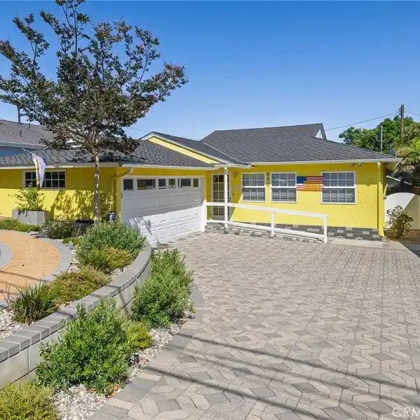 MODERN ONE-STORY GEM WITH DESIGNER TOUCHES