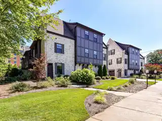 Beautifully Designed Saussy Burbank Townhome