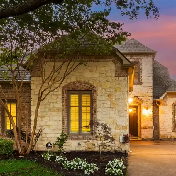 AN EXCEPTIONAL LIFESTYLE IN SOUGHT-AFTER BRIARWOOD