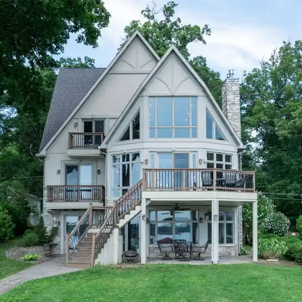 MAGICIAN LAKEFRONT LUXURY WITH STUNNING FOUR-LEVEL DESIGN