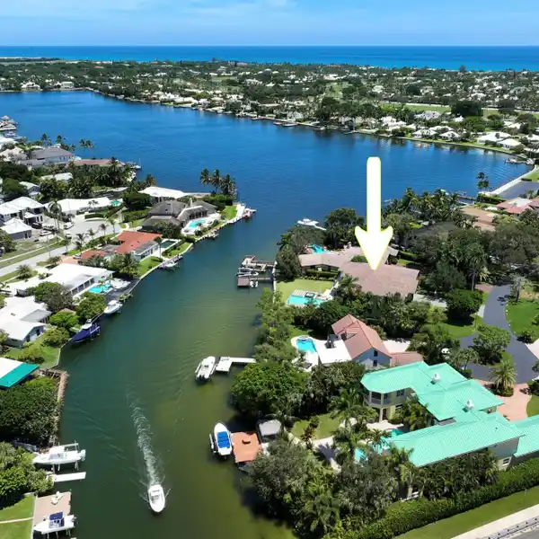 ELEGANT WATERFRONT ESTATE IN PORTAGE LANDING