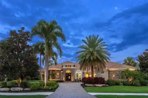 Rare Find in Country Club East