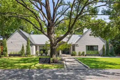 Designer’s Dream on a Charming Preston Hollow Street