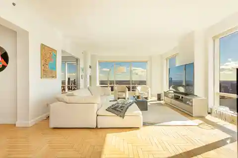 Exquisite High-floor Apartment for Rent