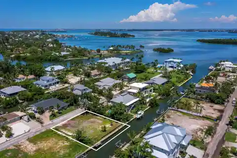 Prime Canalfront Lot on North Longboat Key