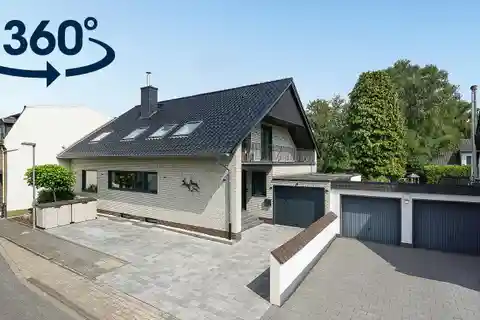 Beautiful and Completely Renovated Detached House