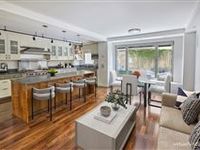 SPRAWLING HOME WITH A FLEXIBLE FLOORPLAN