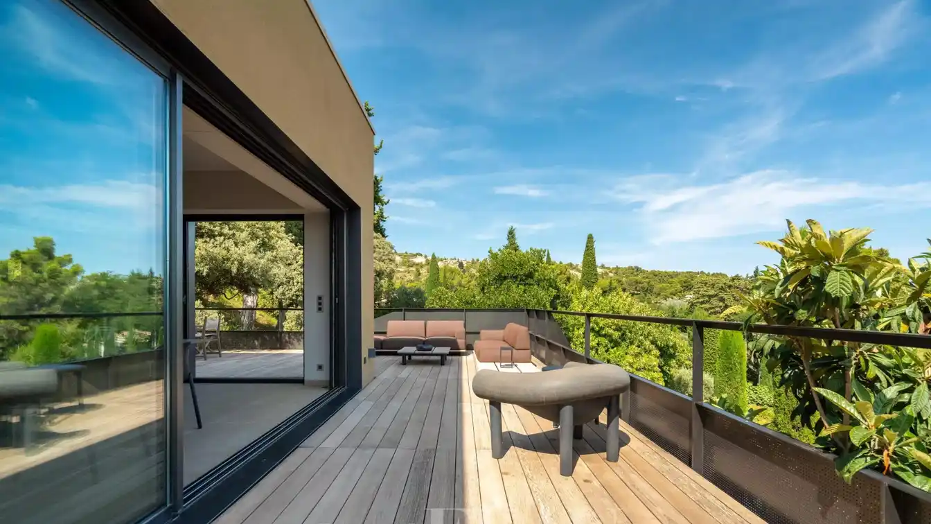 Bright Contemporary Property