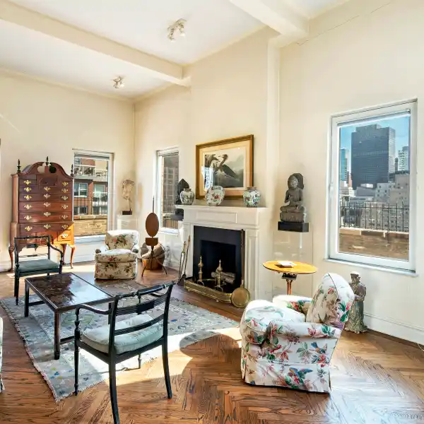 GLAMOROUS PENTHOUSE WITH OVERSIZED TERRACE