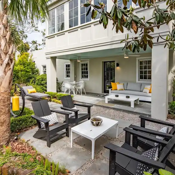 RARE FREE-STANDING CARRIAGE HOUSE