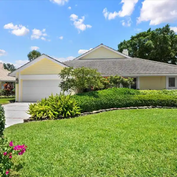 JONATHAN’S LANDING GEM WITH TRANQUIL GARDEN RETREAT
