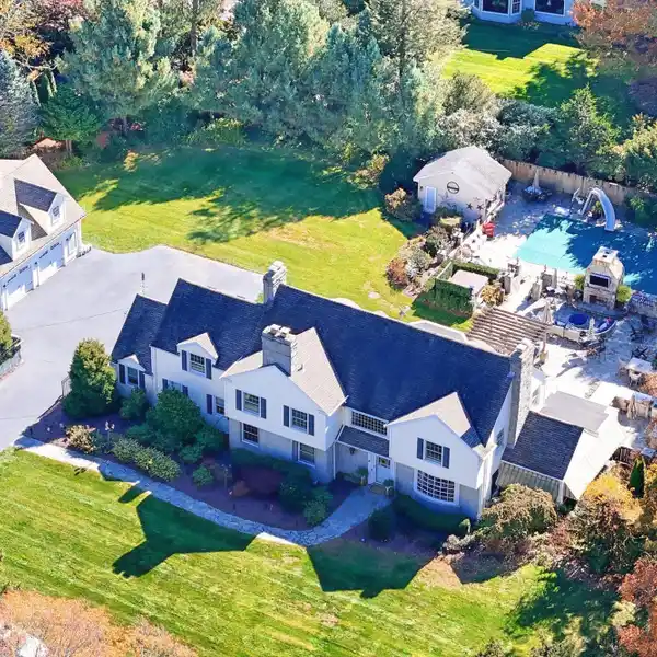 CLASSIC CHARM MEETS MODERN SOPHISTICATION