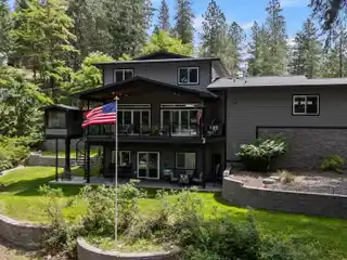 Year-round Lake Living Dream