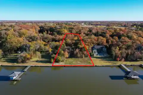 Build Your Dream Lakehouse with Ranch Amenities