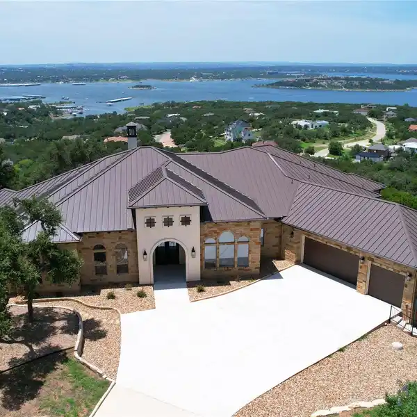 PRIVATE GATED SEVEN-PLUS-ACRE PROPERTY