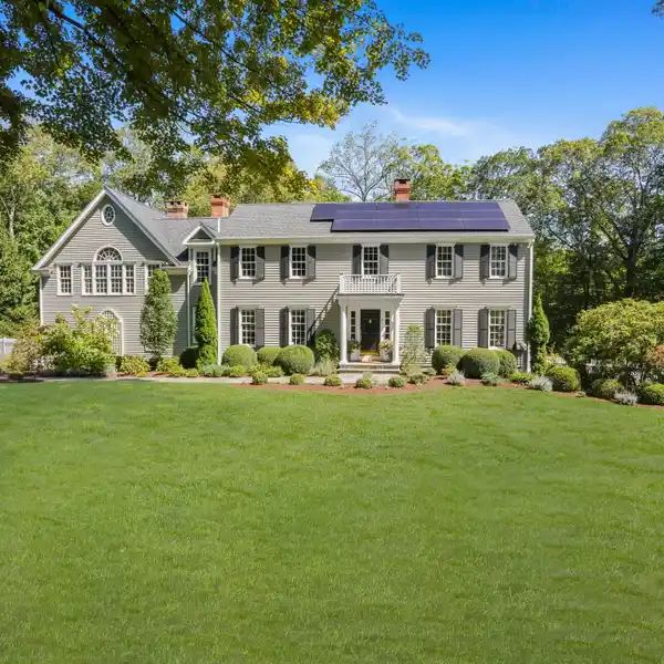 BEAUTIFULLY UPDATED COLONIAL IN A CONVENIENT LOCATION
