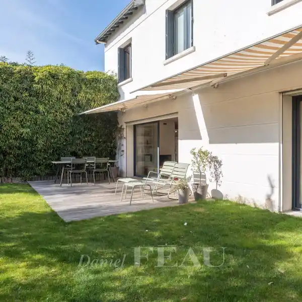THREE BEDROOM HOME WITH TRANQUIL GARDEN