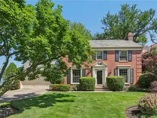 Lakefront Georgian Colonial Revival