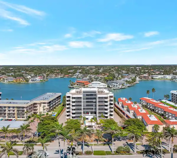 RECENTLY REMODELED CONDO IN THE MOORINGS