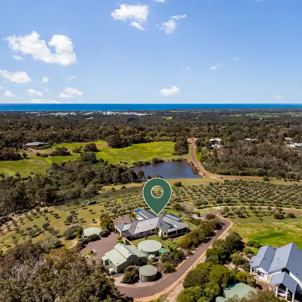 BEAUTIFUL QUINDALUP PROPERTY SITTING ON A MAGNIFICENT 13.59 ACRES