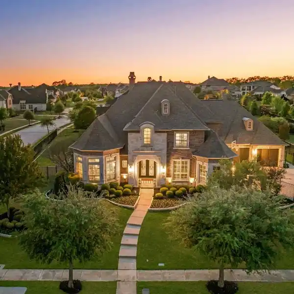LUXURIOUS EXECUTIVE HOME IN SHADY OAKS