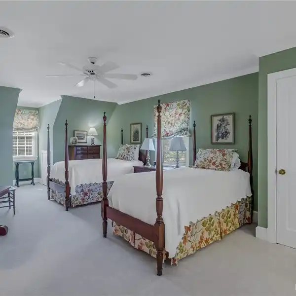 SEABOARD - A BEAUTIFUL WATERFRONT HOME