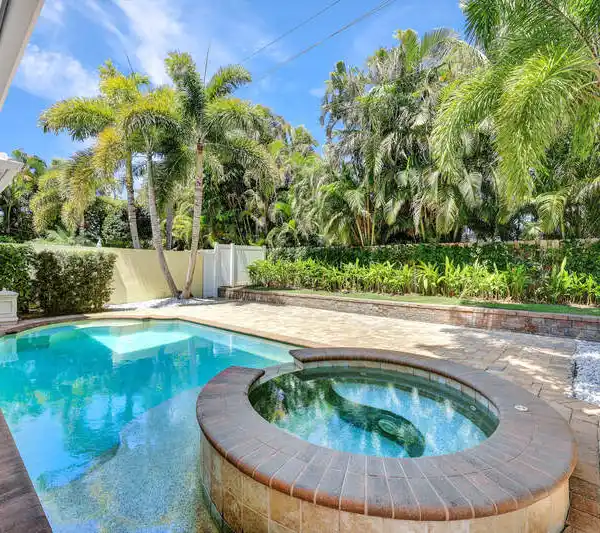 LUXURY COASTAL LIVING IN THE MOORINGS