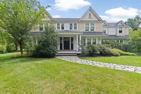 Luxurious Milton Home with Garden