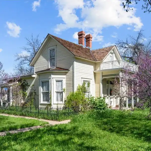 TIMELESS FARMSTEAD RETREAT: HISTORIC LANDMARK WITH MODERN COMFORTS AND EVENT-READY BARN IN BOULDER COUNTY