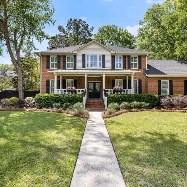 FULLY RENOVATED TRADITIONAL HOME IN HOBCAW CREEK PLANTATION