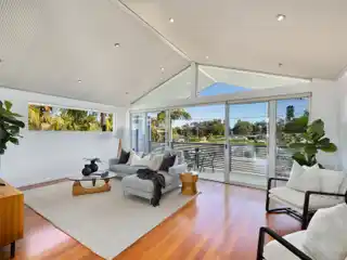 Luxuriously Liveable Coastal Entertainer