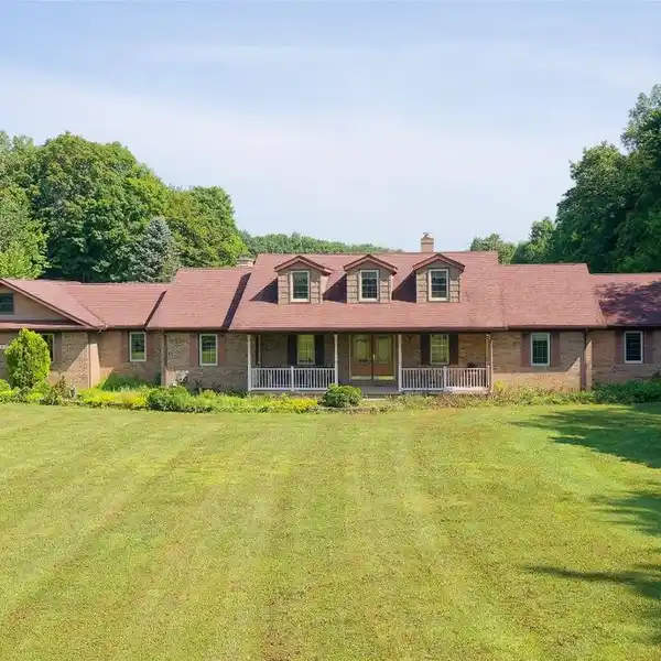 COUNTRY ESTATE OF OVER TEN ACRES