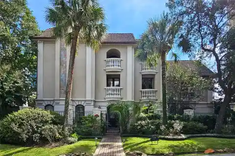 Sophisticated Living with Timeless Architectural Elegance