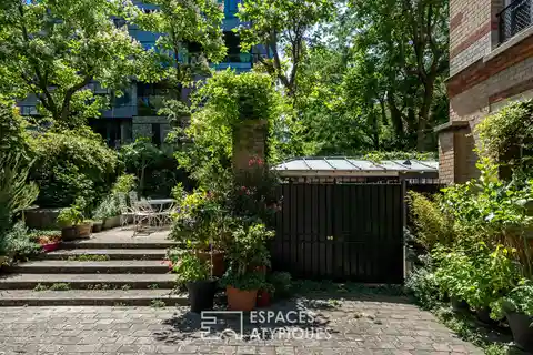 Garden Level Loft in the Peupliers Neighborhood