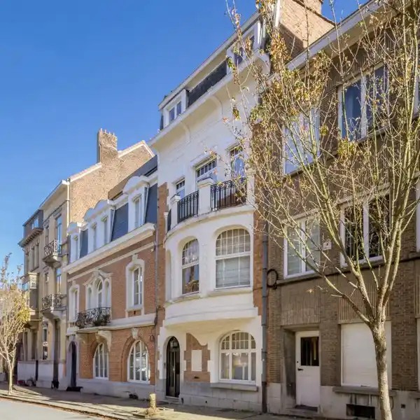 BEAUTIFUL HOME FULL OF CHARACTER