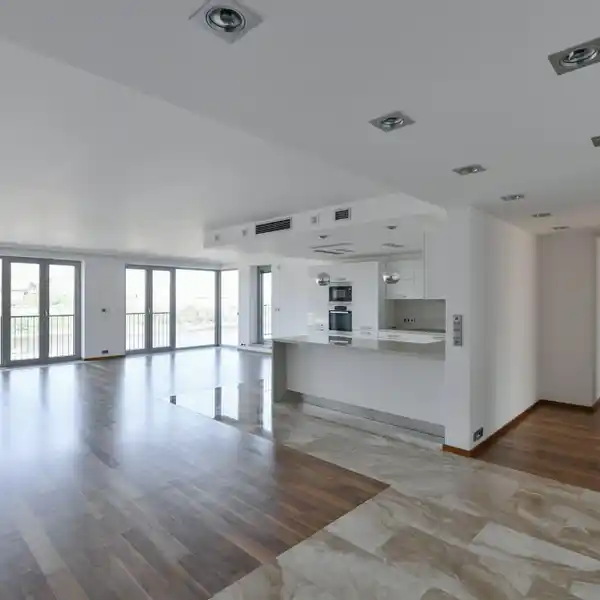 ELEGANT AND TIMELESS RIVER VIEW APARTMENT