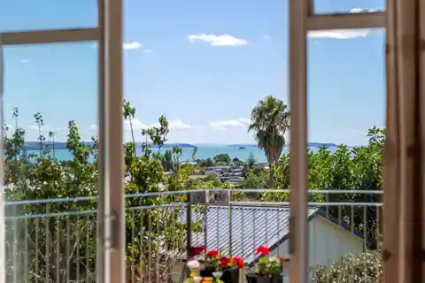 Sunny Bi-Level Home